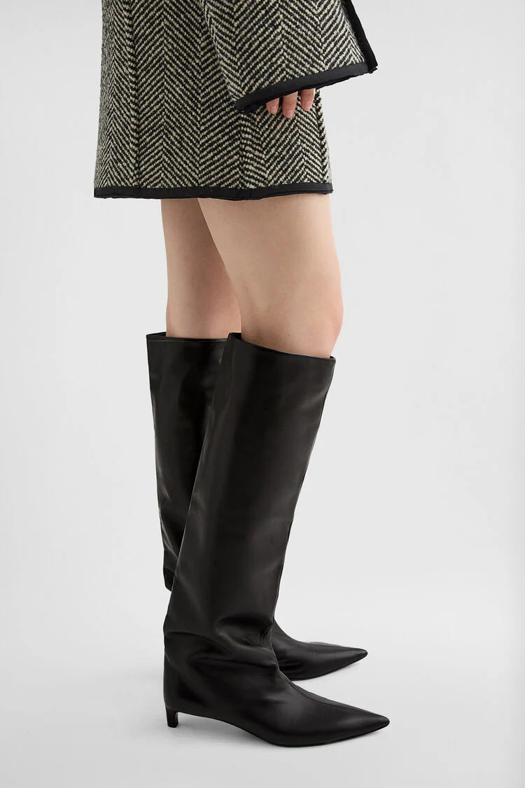 Knee Boot